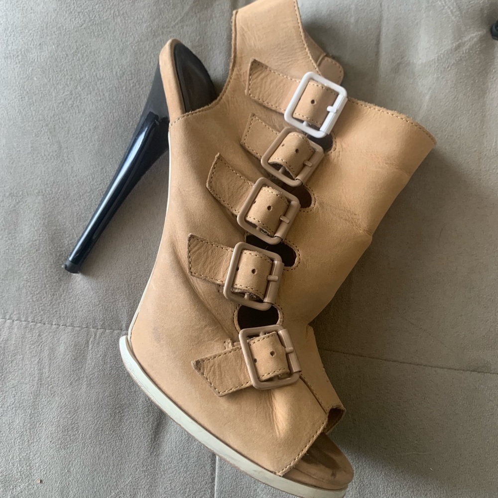 Super cute Aldo heels size 8.5 worn but still a lot of life left in them